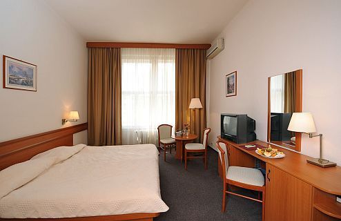 Vackert och ren badrum för billig pris i Hunguest Hotell Platanus vid Népliget