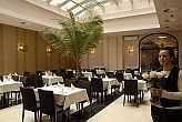 Det eleganta restaurangen av Hotell Carat Budapest 