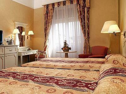 Romantist hotell med eleganta rum i Hotell Astoria City Center Budapest