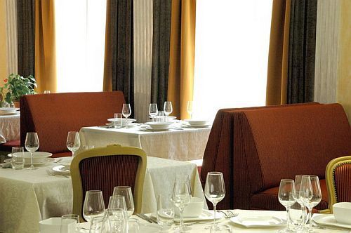 Elegant restaurang i Actor Business Hotel Budapest