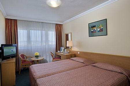 Hotel Danubius Arena - Hotell i Budapest på lågt pris, nära Keleti järnvägstationen, med Internetmöjligheter