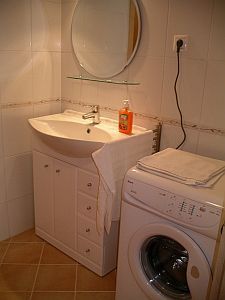 Badrum med tvättmaskin i Budapest appartement - Comfort Appartement Budapest