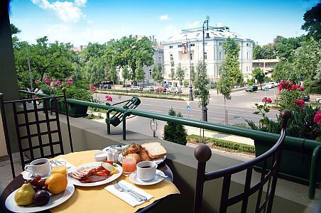 Hotell Andrassy Budapest - hotellrumet är för extrapris i Budapest med stora balkong, och med panoram