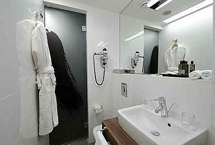Hotell Mercure Budapest Korona - hotellrum med mysiga badrum för övekommliga priser